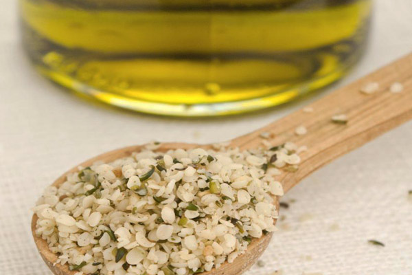 olio-semi-canapa-cosmesi-benefici