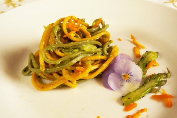 Tagliolini di Spirulina e Curcuma con crema di Asp