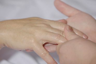 Trattamento-shiatsu-alla-mano