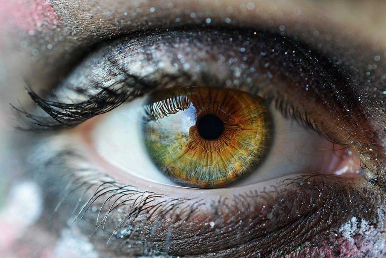 La stimolazione manuale del sistema visivo
